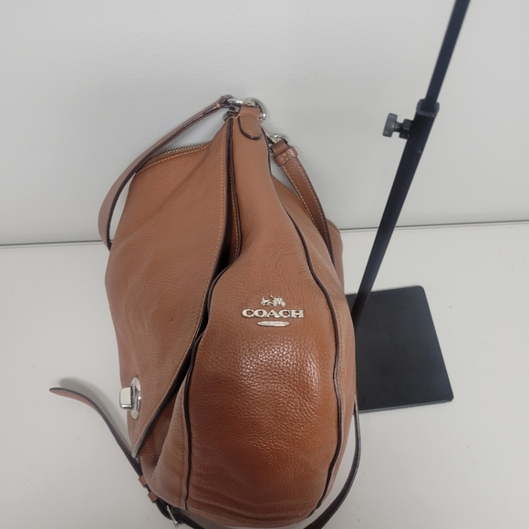 Coach Turnlock Pebbled Leather Hobo Bag. - Picture 5 of 16
